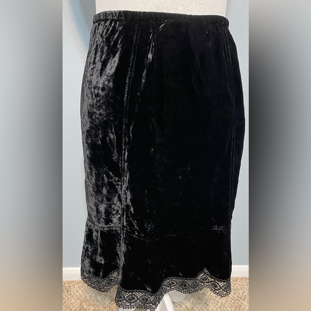 Black Velvet Women’s Skirt - Classic Elegant Style Lace Trim Medium